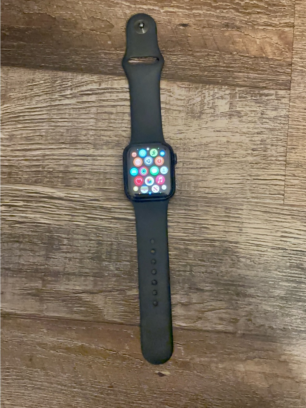 Apple Watch SE (2nd Gen) GPS 40mm midnight aluminum with black sport band